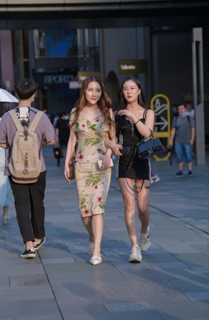 黄昏下de闺蜜同行