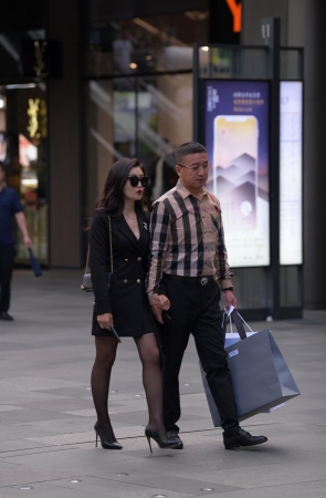 韵味十足的黑丝高跟美女