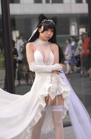 街拍白裙少女