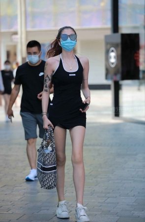 街拍超短裙性感美女