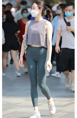 紧身瑜伽裤小姐姐(31P)