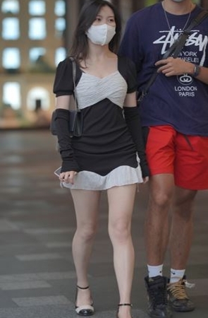 黑白连衣裙美女(80P)