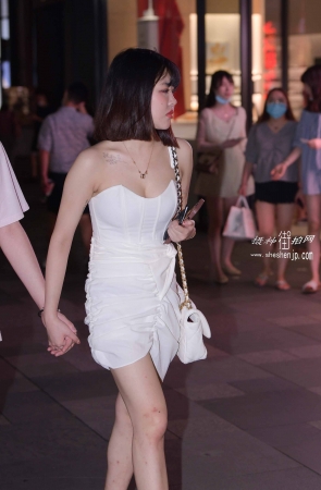 21810-14+30/吊带裙白皙女友 3P