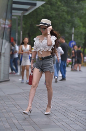 红石街拍作品 - 性感高跟时尚长腿美女