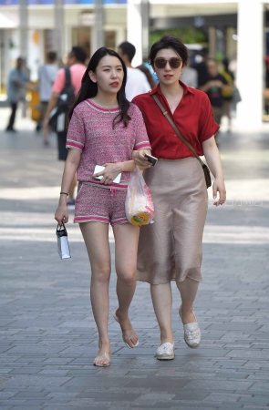 美腿美女姐妹