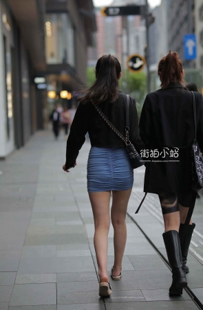 蓝裙美眉