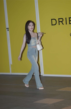 飒爽精致牛仔装