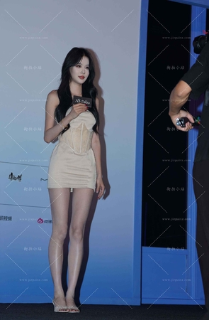 短裙美足美腿美女