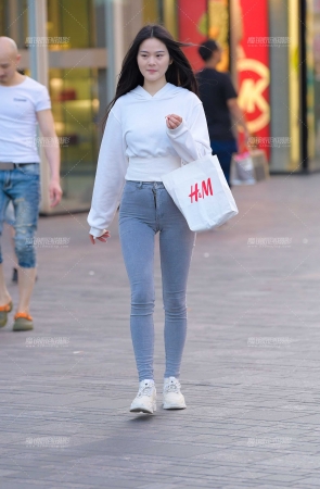 紧身牛仔美女