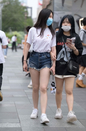 偶遇青春靓丽热裤小妞