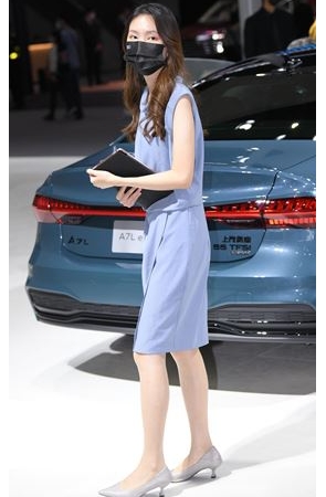 蓝色连衣裙小姐姐(86P)