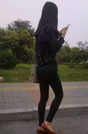 高挑好身材紧身裤长腿小姐姐