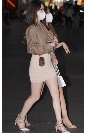 夜拍包臀裙小姐姐(71P)