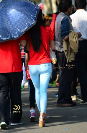 遮阳伞下的美丽身影----（16P）