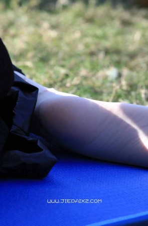 柔美女孩的黑裙长丝