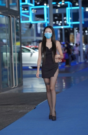 黑丝长腿逛车展