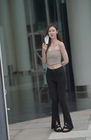 黑色喇叭裤长腿美腿香肩 [29P-333MB]