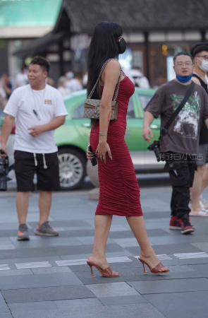 街拍红裙美女