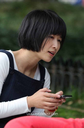 短发干练的长丝袜美眉