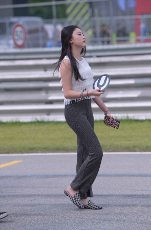你喜欢这样的美女姐姐吗