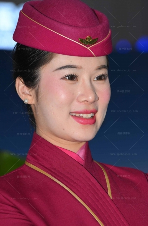 SH25-104-92√玉腿外露的南航空姐