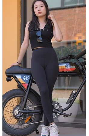 黑色瑜伽裤美女【套图+视频】