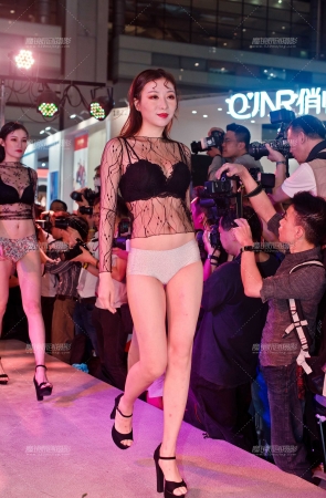 2019内衣展之内裤秀01