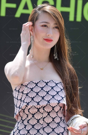 22425-26=69√邻居的气质美腿轻熟女～ 17P