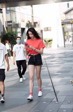 很高挑的小姐姐