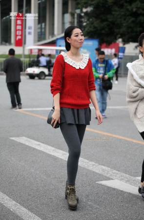 灰色裤袜短裙少妇