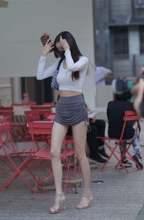 青春的气息长腿美女