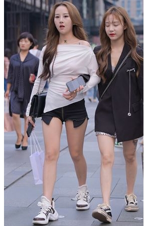 逛街的黑热裤闺蜜(78P)