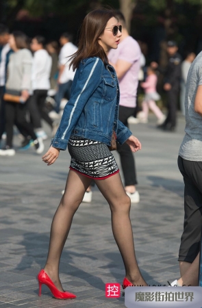 黑丝红高包屯裙大长腿美女3A3594[390M]