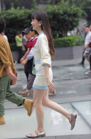 街拍小清新青春美少女