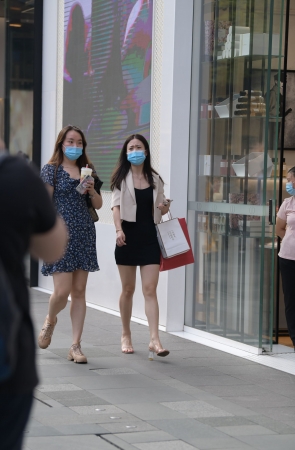 美腿包屯裙，这腿肉肉的好柔软