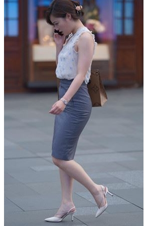 街拍高腰包屯长裙MM【套图+视频】