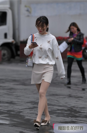 短裙，肉丝清纯小姐姐3A1421[285M]