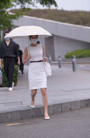 白裙时尚美女