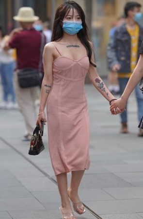 吊带长裙小姐姐(86P)