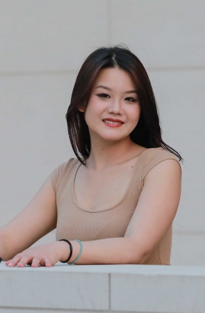 黄色包臀裙美女