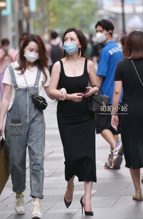 街拍黑色长裙高跟