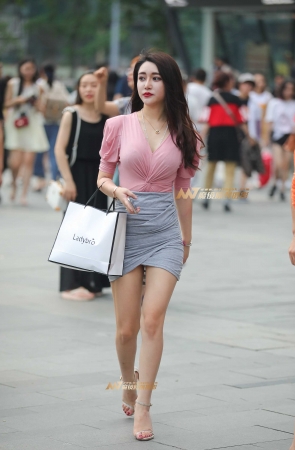 女神出没 明艳动人很性感!