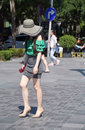 街拍性感美腿高跟美女