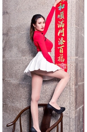红衣短裙高跟美女 【套图+视频】