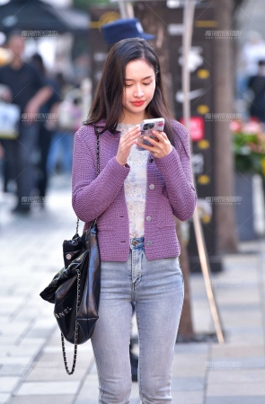 &甜美牛仔裤美女