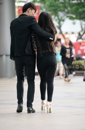 夜幕降临时的一身黑妹子----（10P）