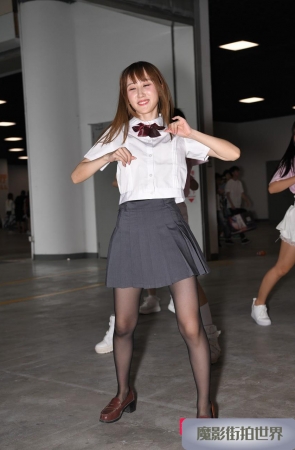 黑丝百褶裙学生妹跳舞3A2514[106M]