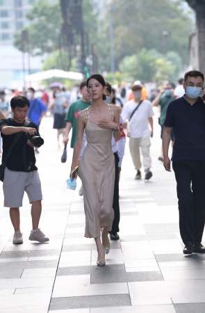 2274-9+127身材高挑丰满性感的美女