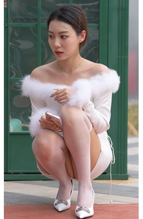 白裙美女【套图+视频】