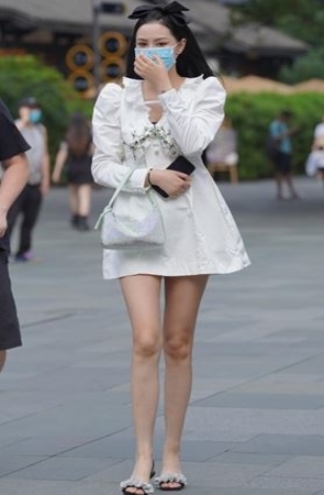 白色连衣裙小姐姐(30P)